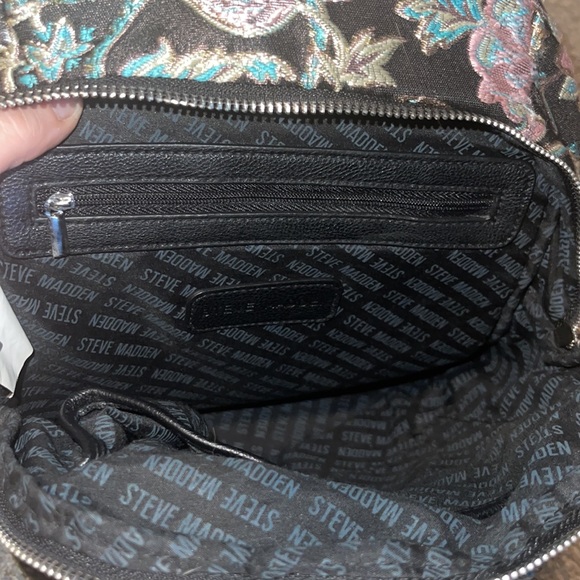 Medium sized Steve Madden backpack - Picture 3 of 4